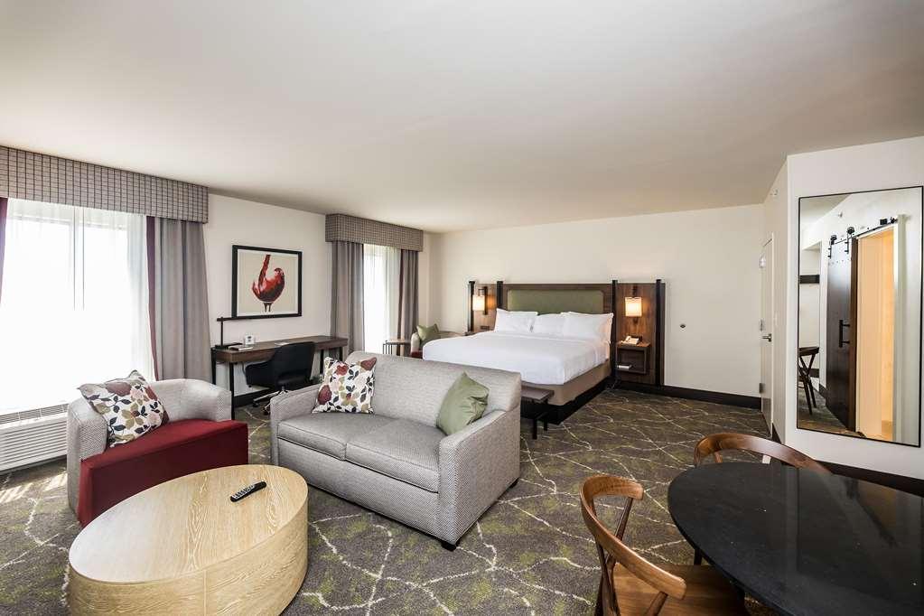 Hampton & Hotel