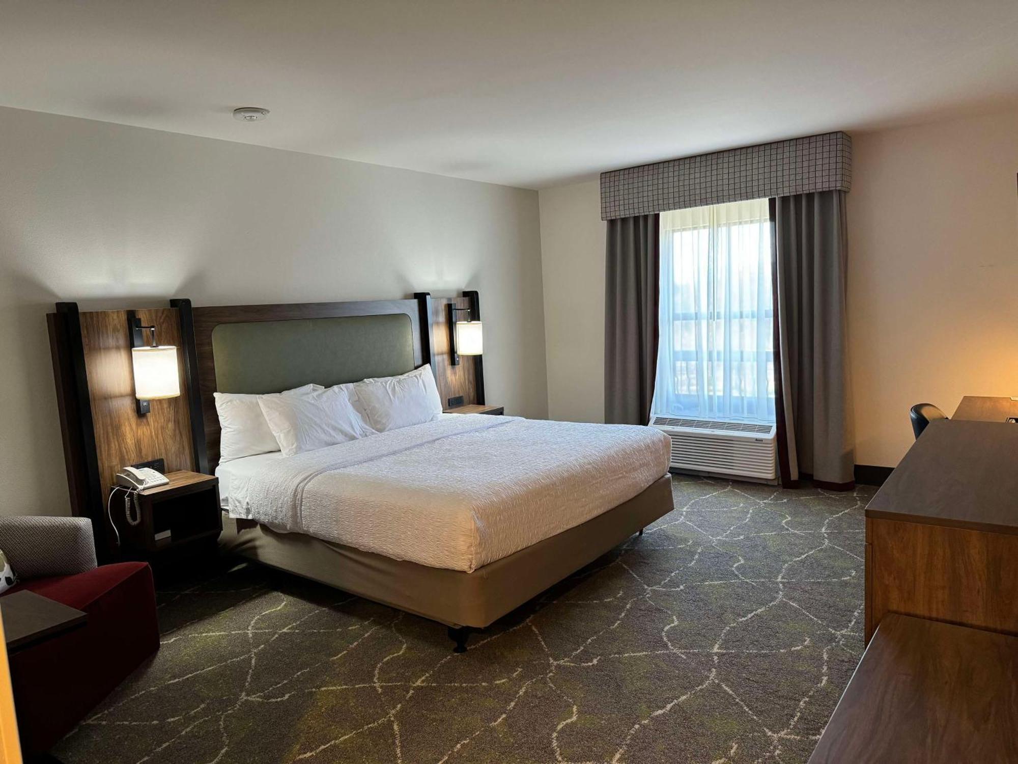 Hampton & Hotel 3*