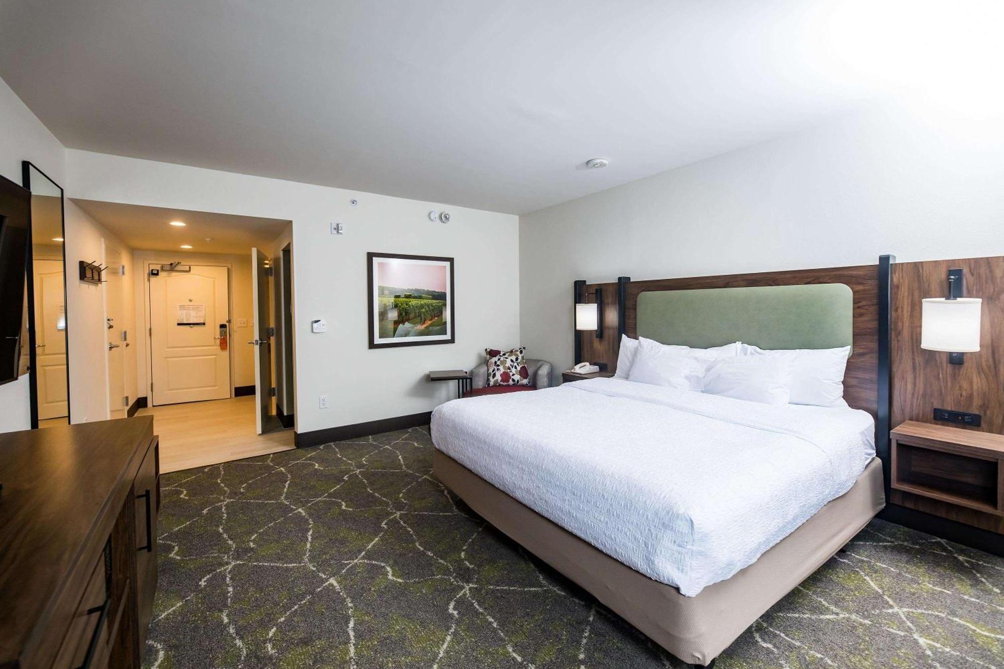 Hampton & Hotel