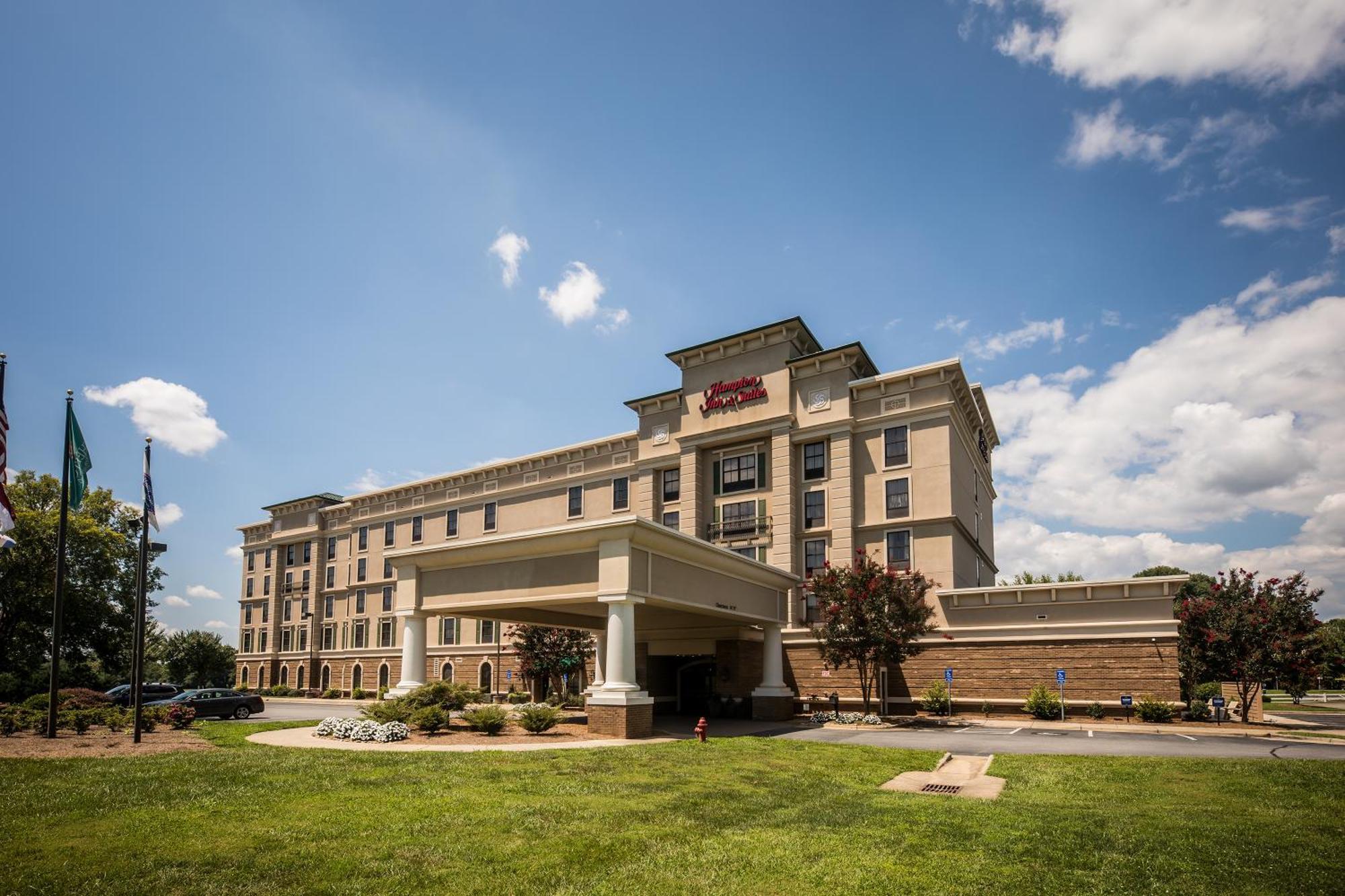 Hampton & Hotel