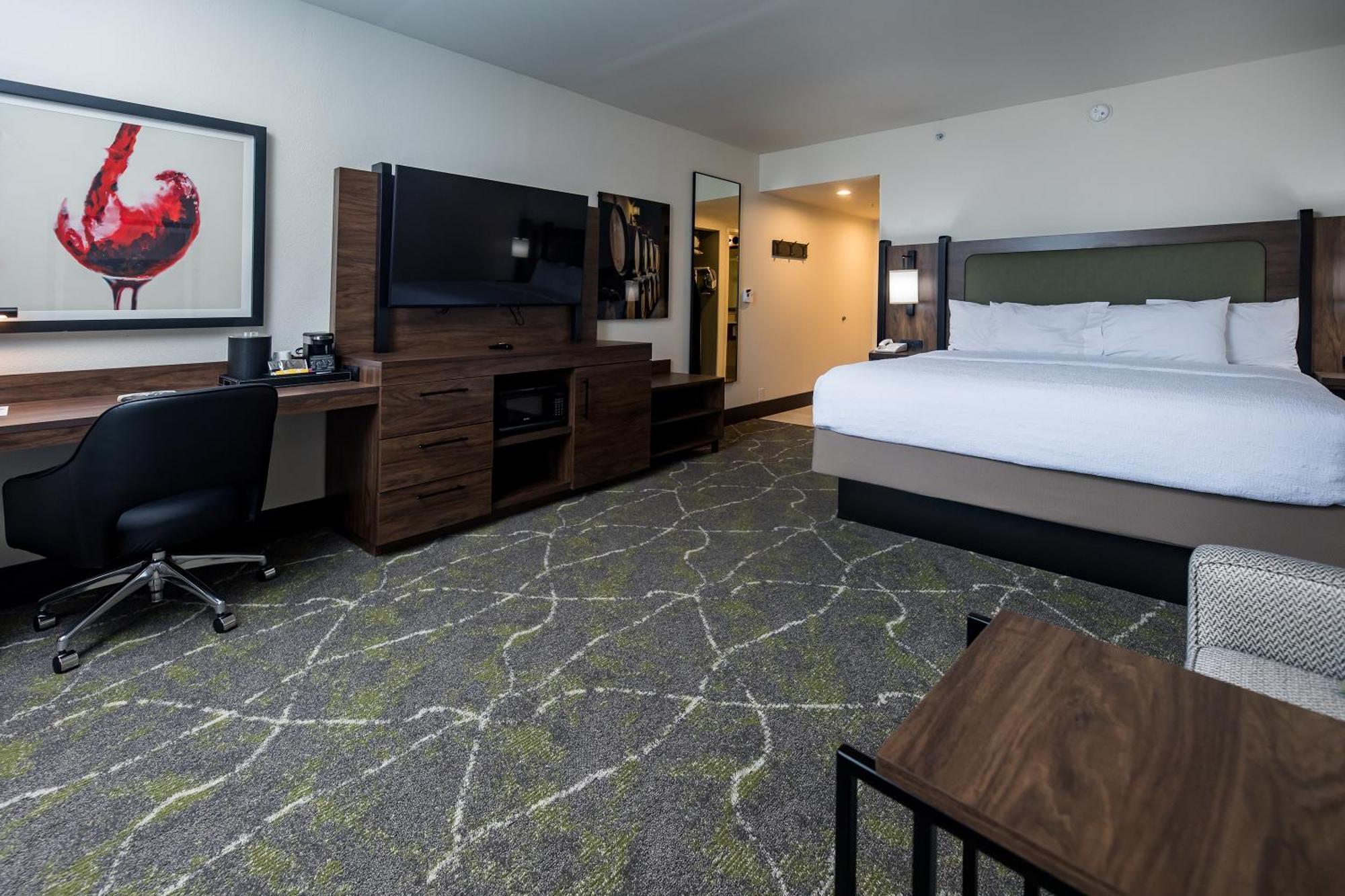 Hampton & Hotel